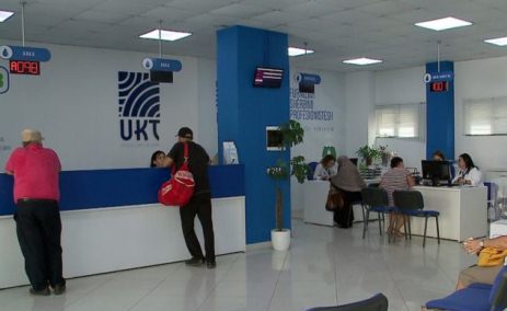 Borxhet e ujesjellesit: ERRU propozon katerfishim te fatures minimale te ujit